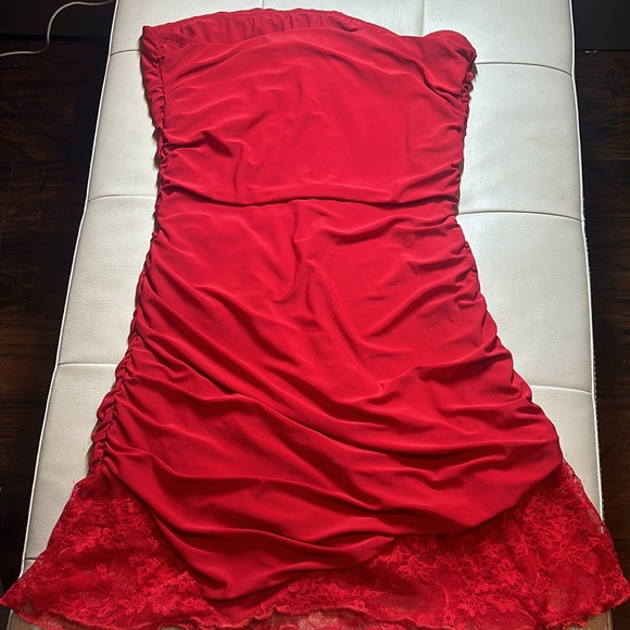 Red strapless, mini dress. Great condition size medium. - Picture 4 of 7